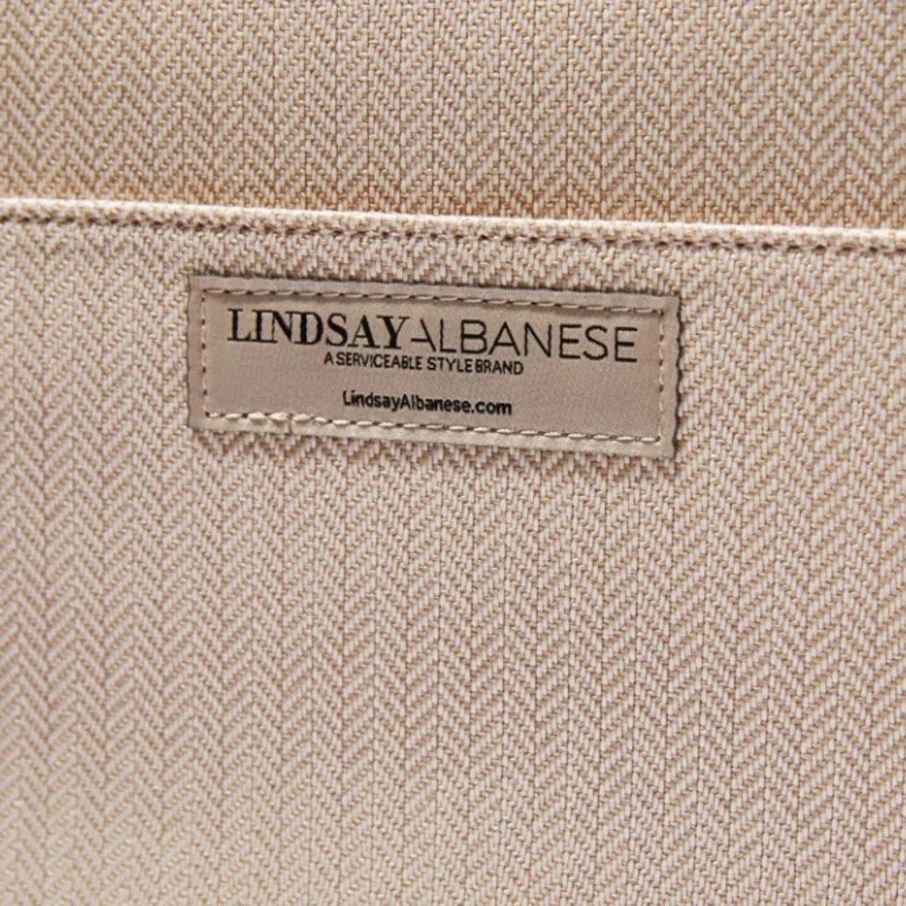Lindsay Albanese grab this